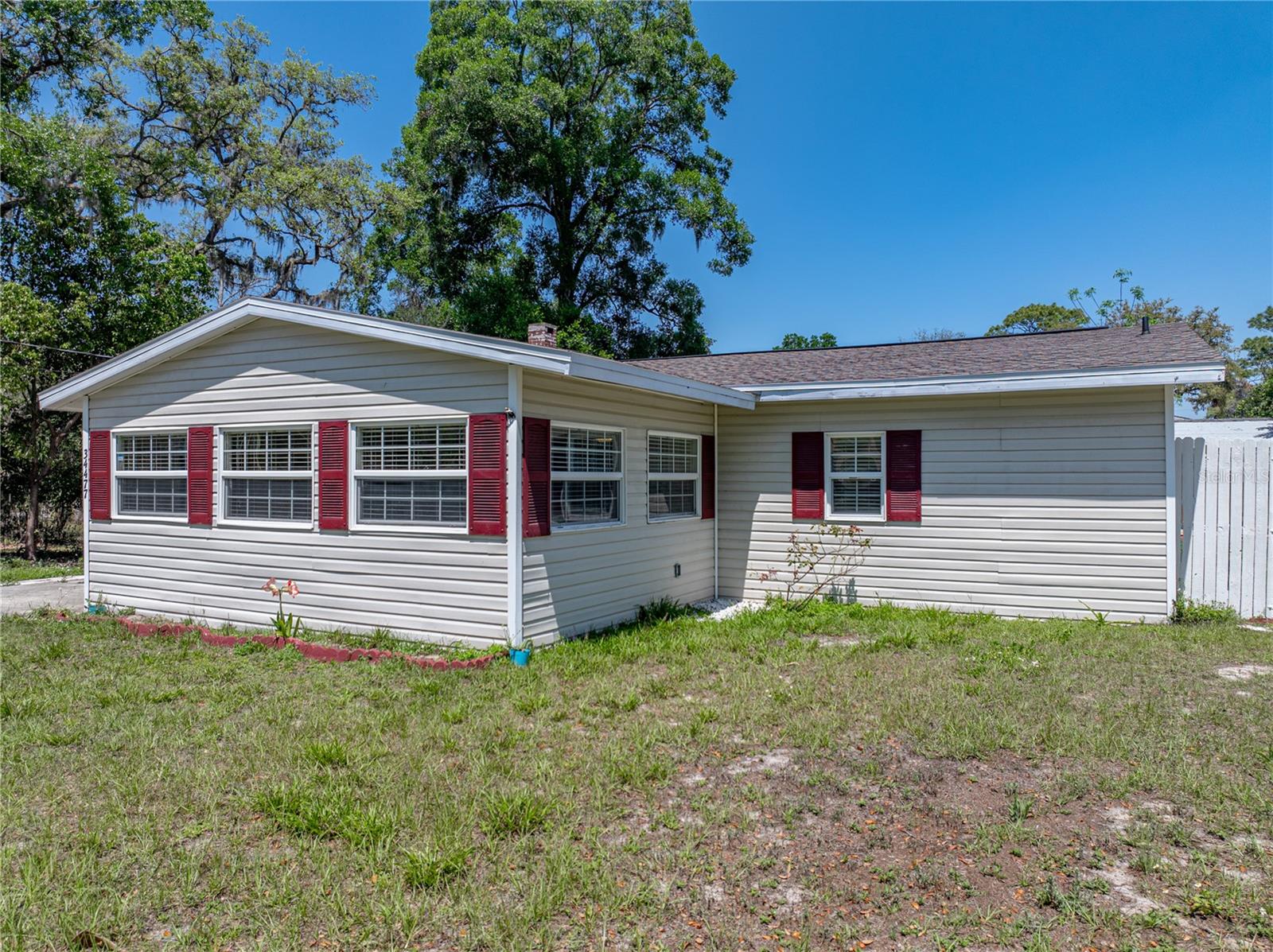 Single Family Residence in DADE CITY FL 34477 POINSETTIA PLACE 2.jpg