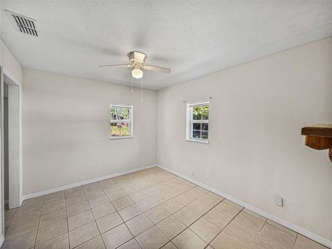 Single Family Residence in DADE CITY FL 34477 POINSETTIA PLACE 23.jpg