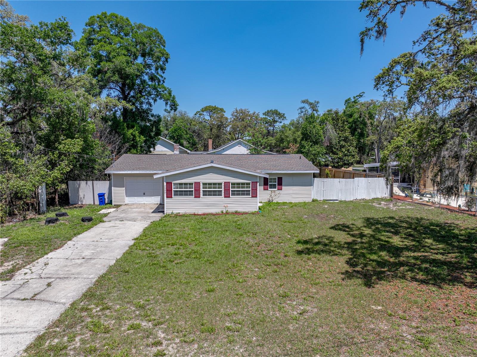 Single Family Residence in DADE CITY FL 34477 POINSETTIA PLACE 7.jpg