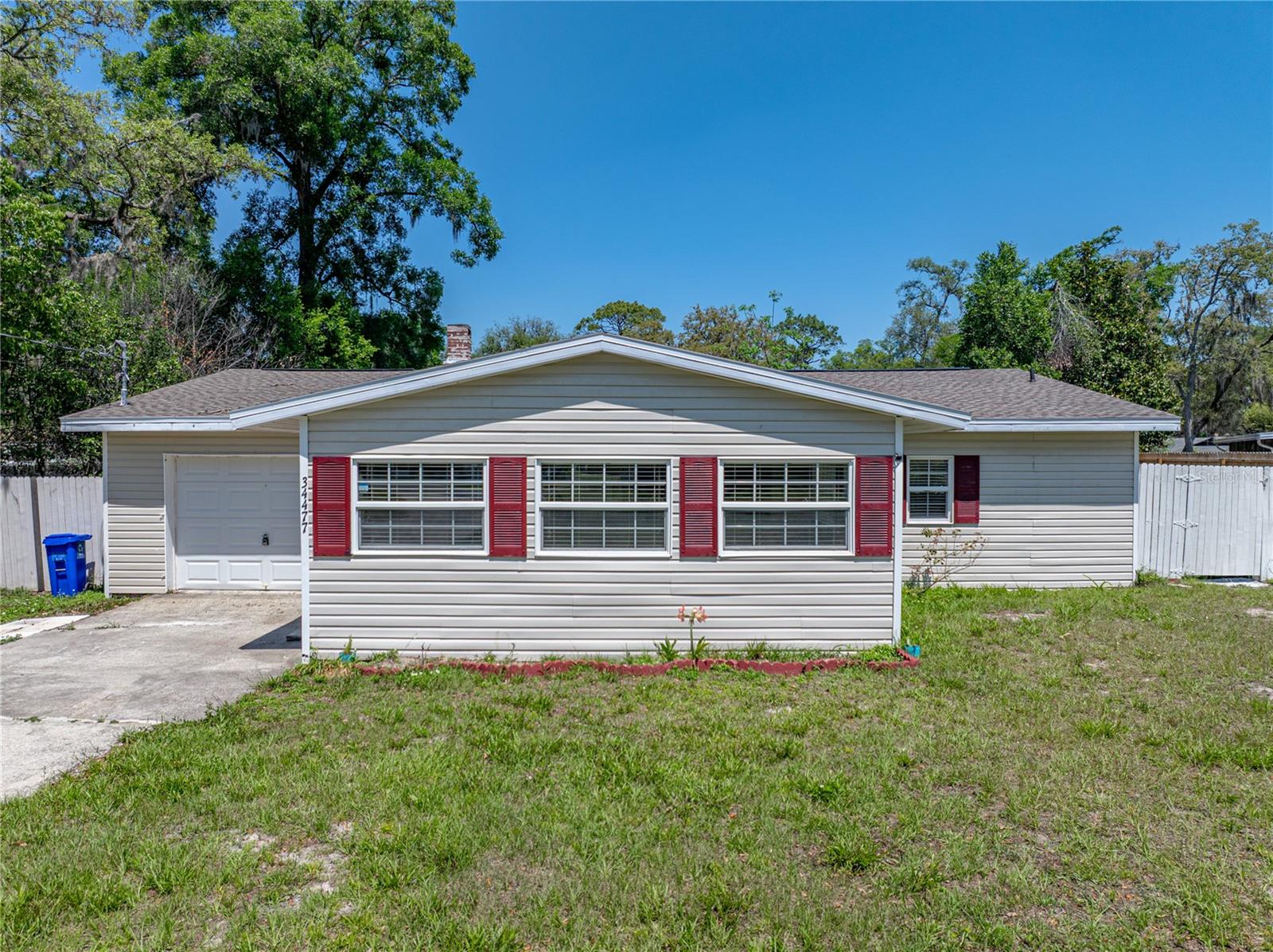 Single Family Residence in DADE CITY FL 34477 POINSETTIA PLACE 3.jpg