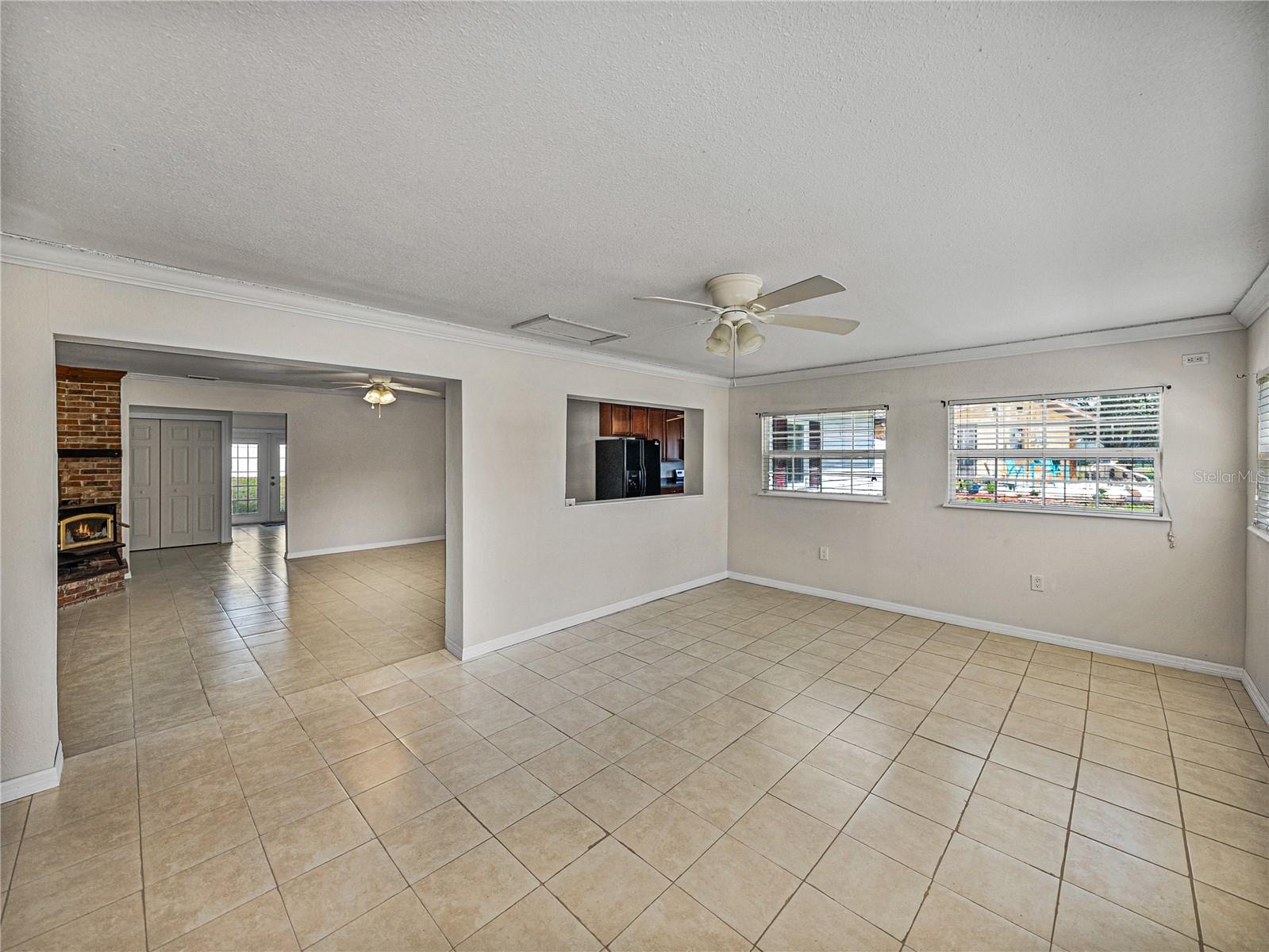 Single Family Residence in DADE CITY FL 34477 POINSETTIA PLACE 12.jpg