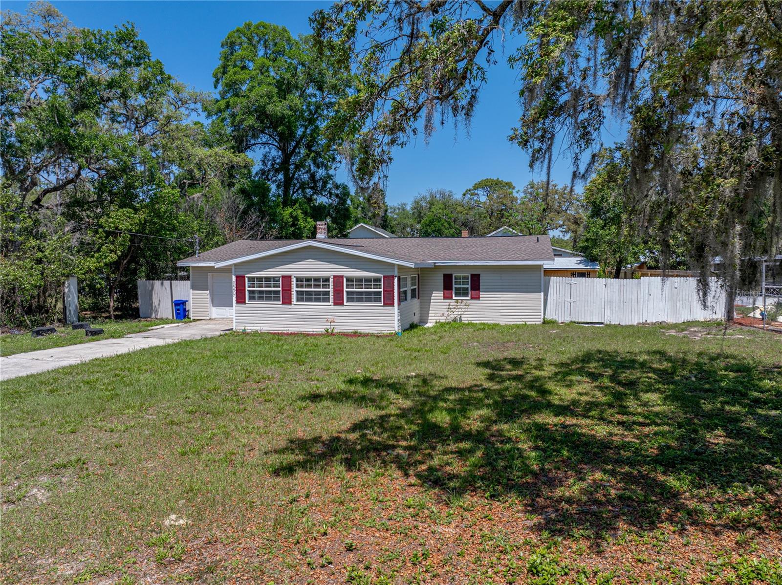 Single Family Residence in DADE CITY FL 34477 POINSETTIA PLACE 5.jpg