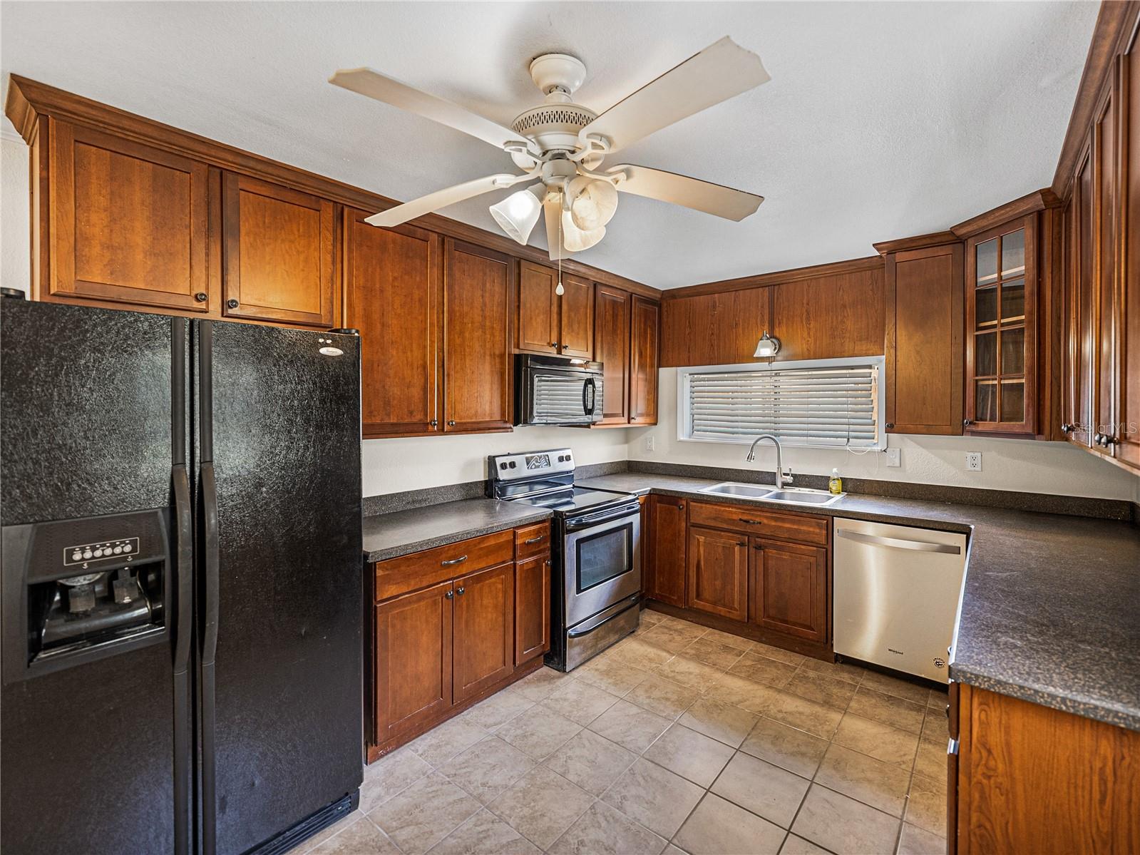 Single Family Residence in DADE CITY FL 34477 POINSETTIA PLACE 16.jpg