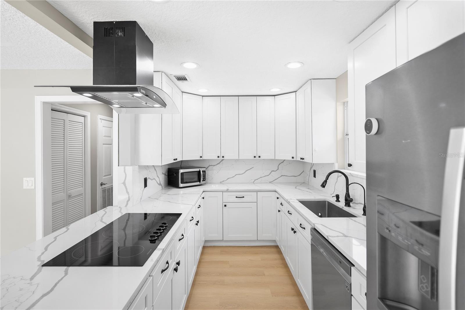 Single Family Residence in JACKSONVILLE FL 635 HARRISON STREET 10.jpg