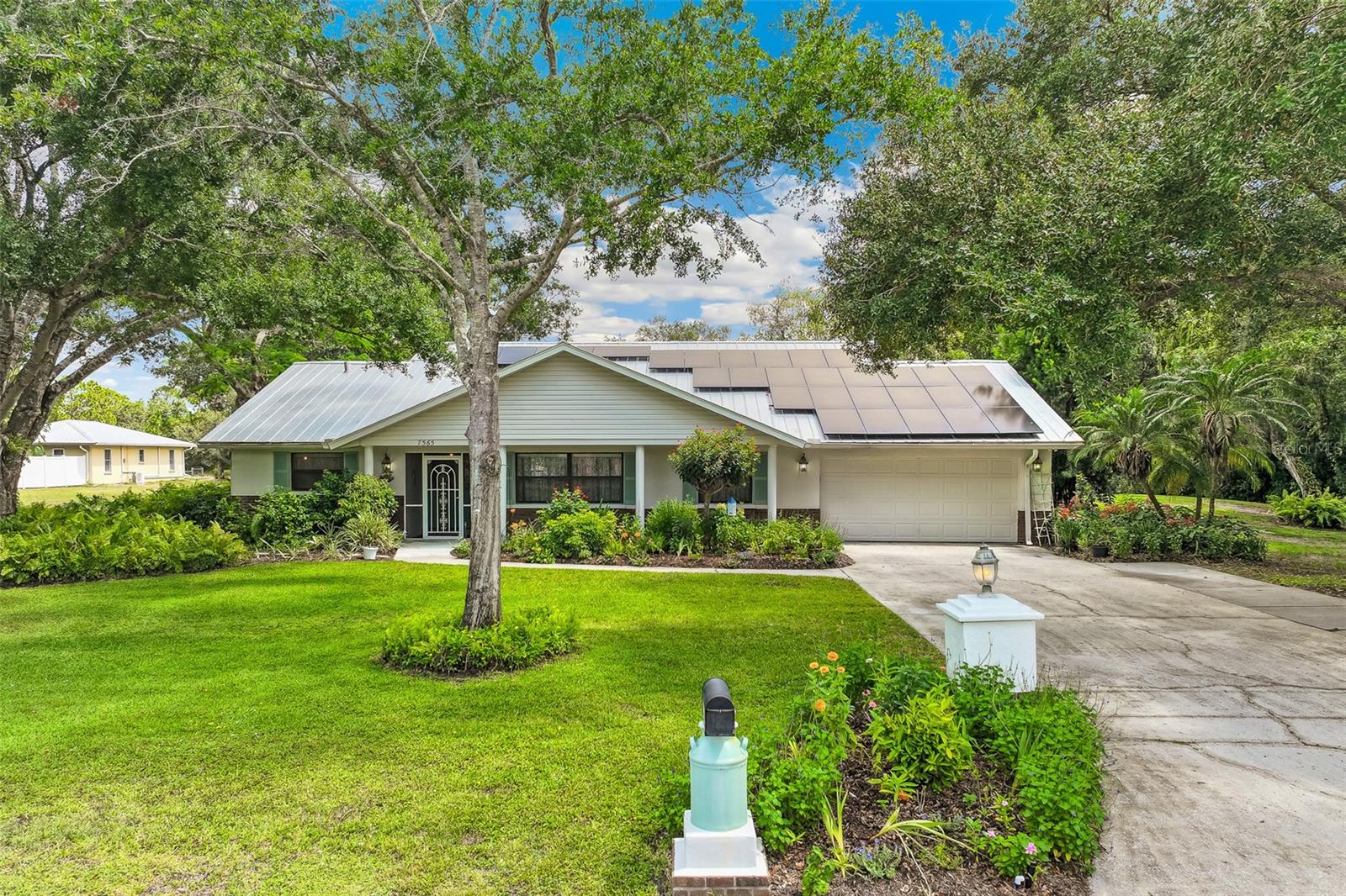 7565 Castle Dr, Sarasota, FL 34240 photo