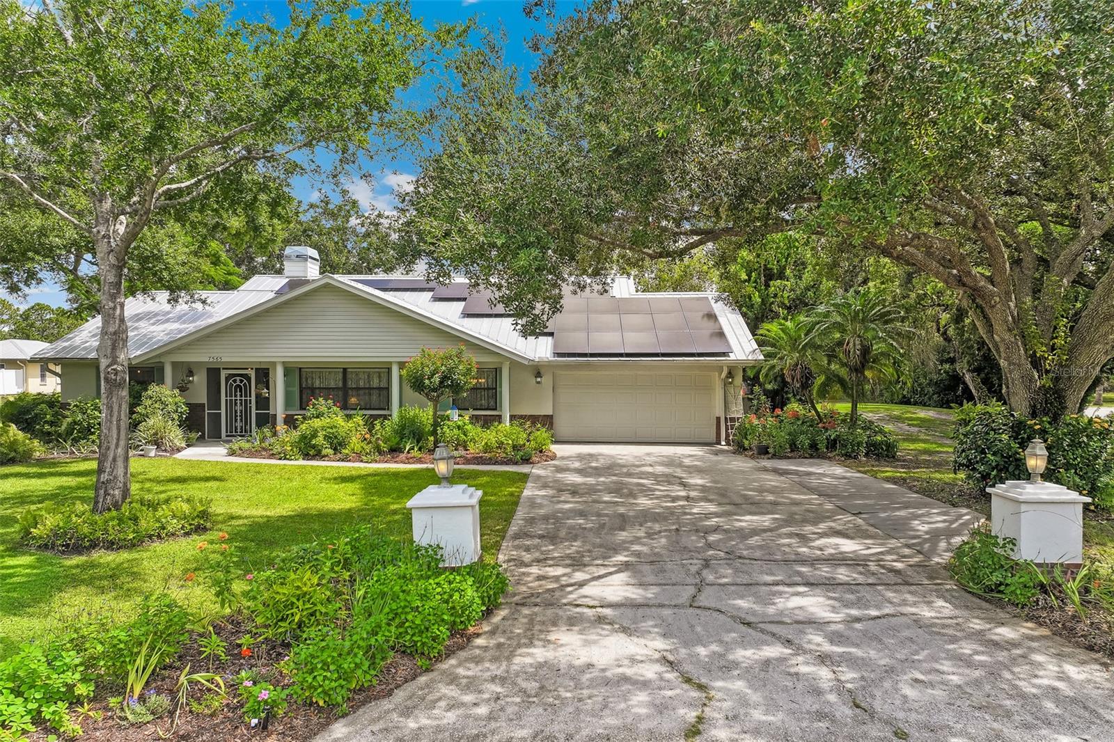 7565 Castle Dr, Sarasota, FL 34240 photo