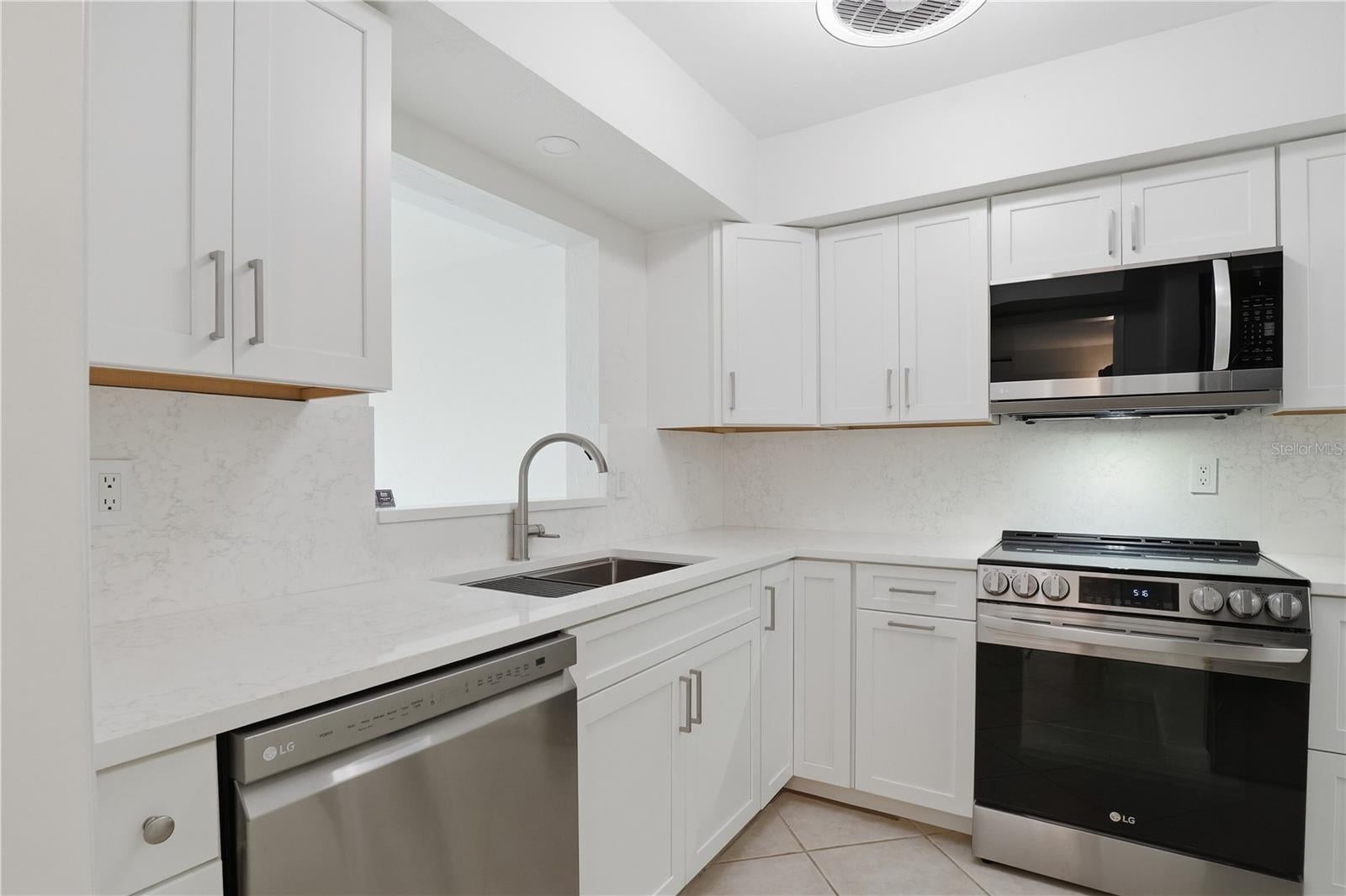 7860 Palm Aire Ln #103, Sarasota, FL 34243 photo