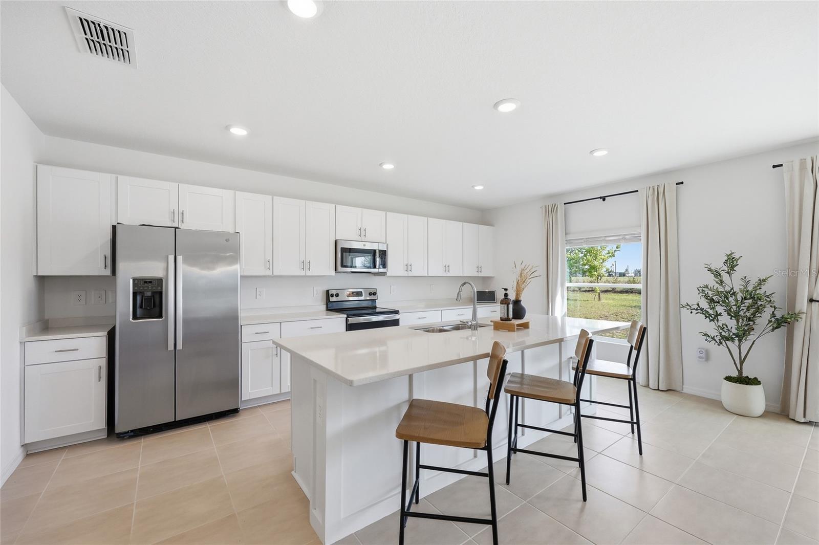 1017 Calico Pointe Cir, Groveland, FL 34736 photo