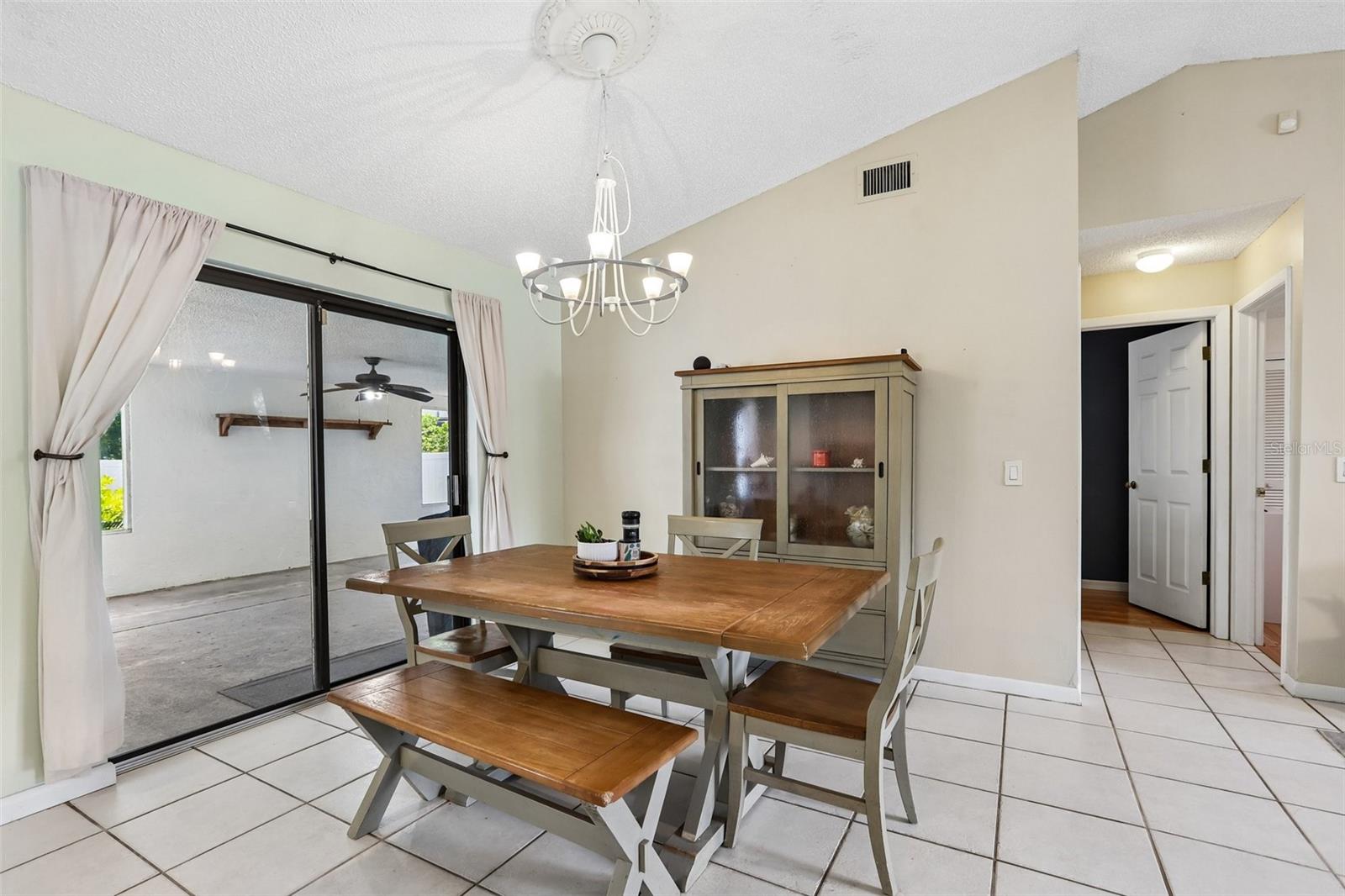 6805 Longpointe Way, Tampa, FL 33615 photo