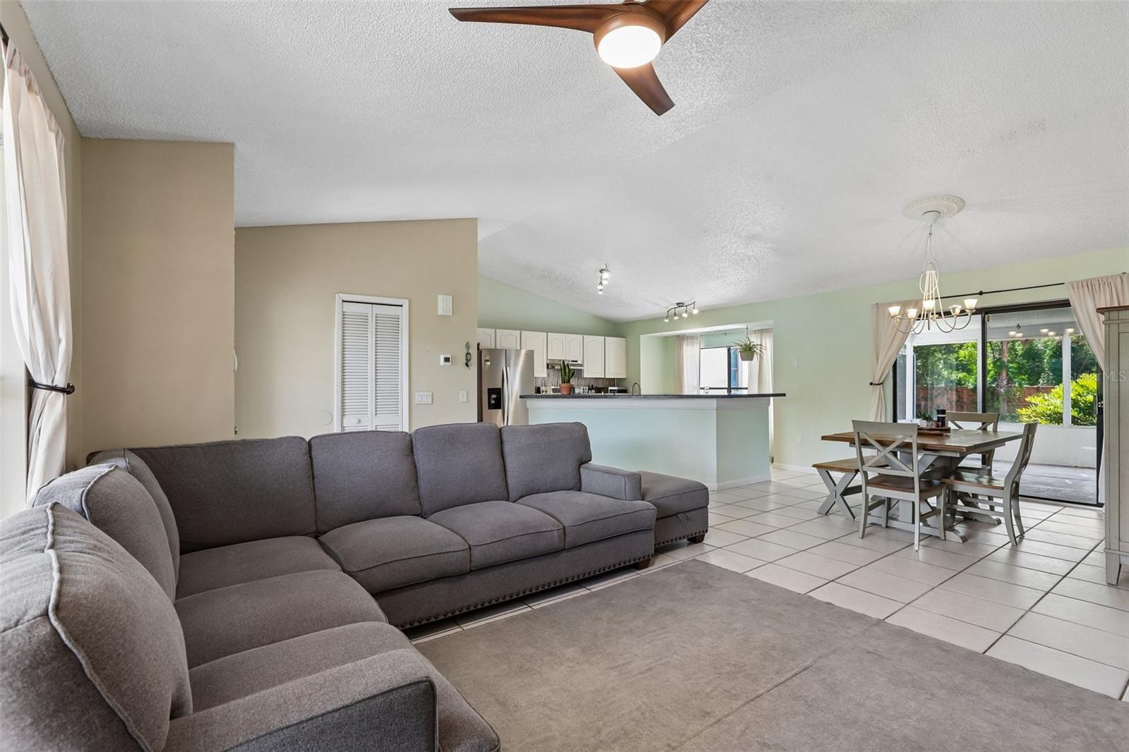 6805 Longpointe Way, Tampa, FL 33615 photo