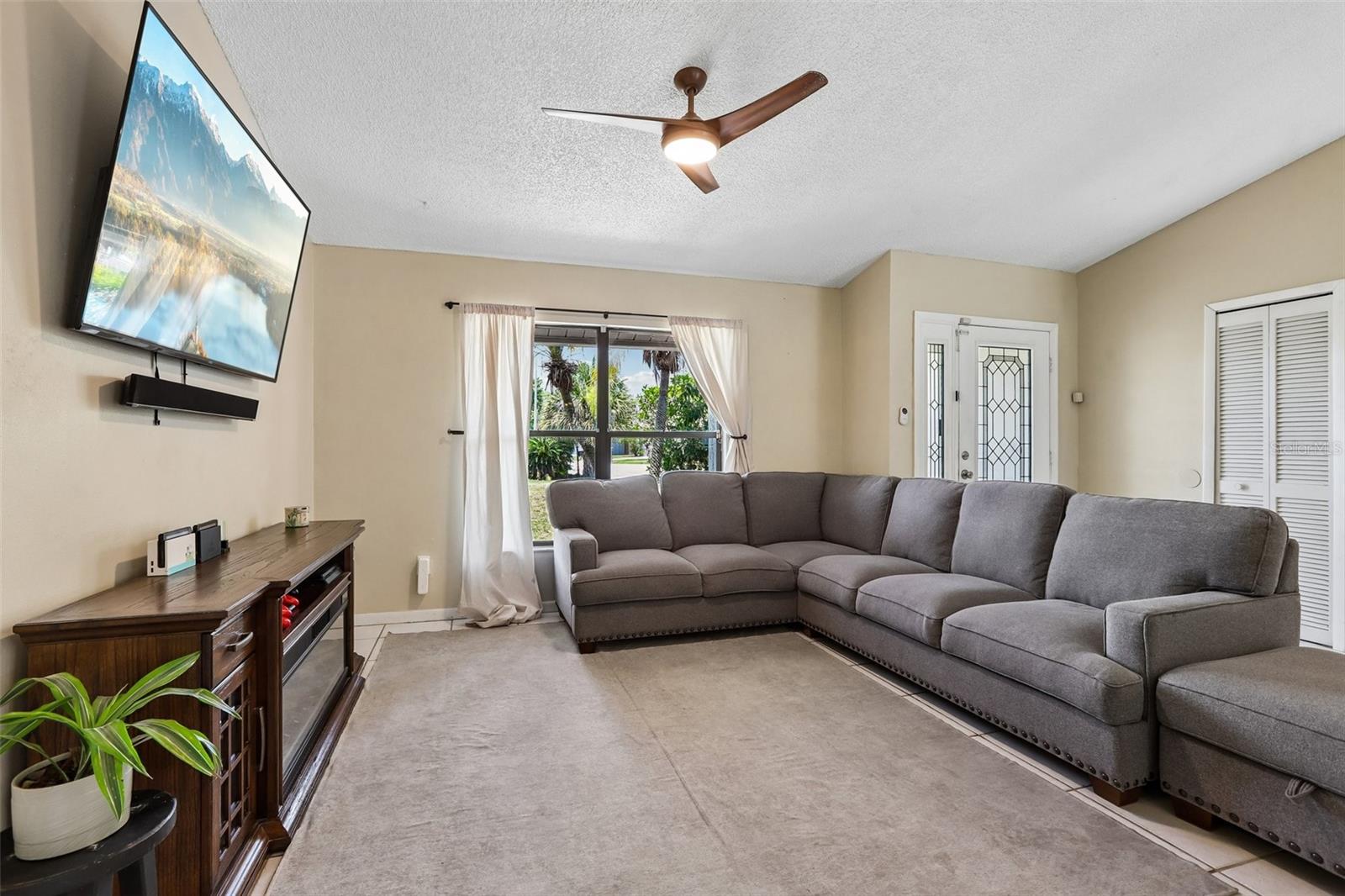 6805 Longpointe Way, Tampa, FL 33615 photo