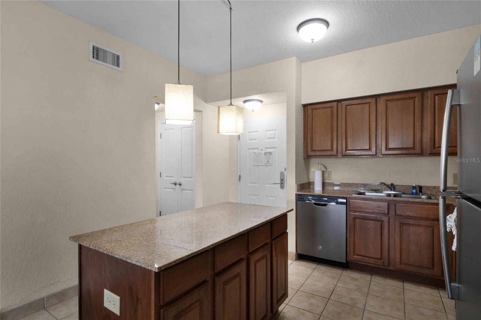 12527 Floridays Resort Dr #512 E, Orlando, FL 32821 photo