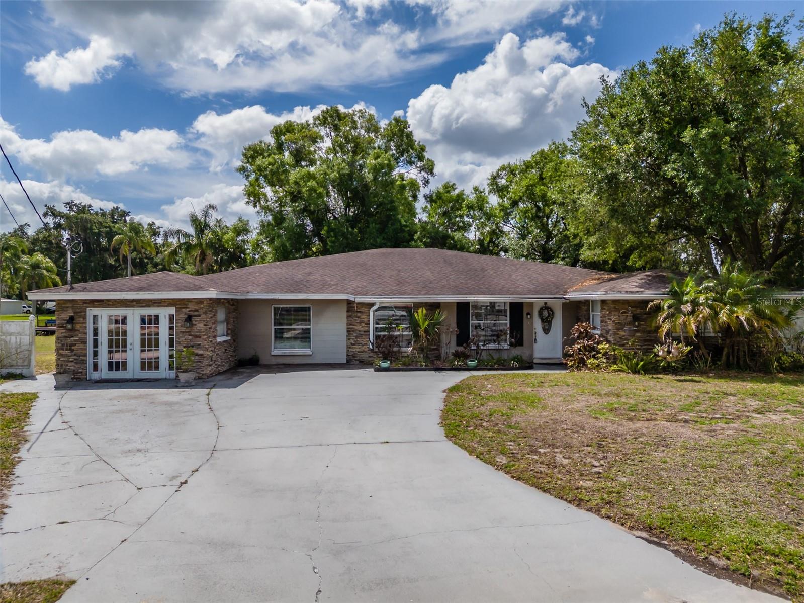 18853 Tracer Dr, Lutz, FL 33549