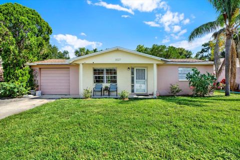 Single Family Residence in HOLIDAY FL 3527 ATLANTIS DRIVE.jpg