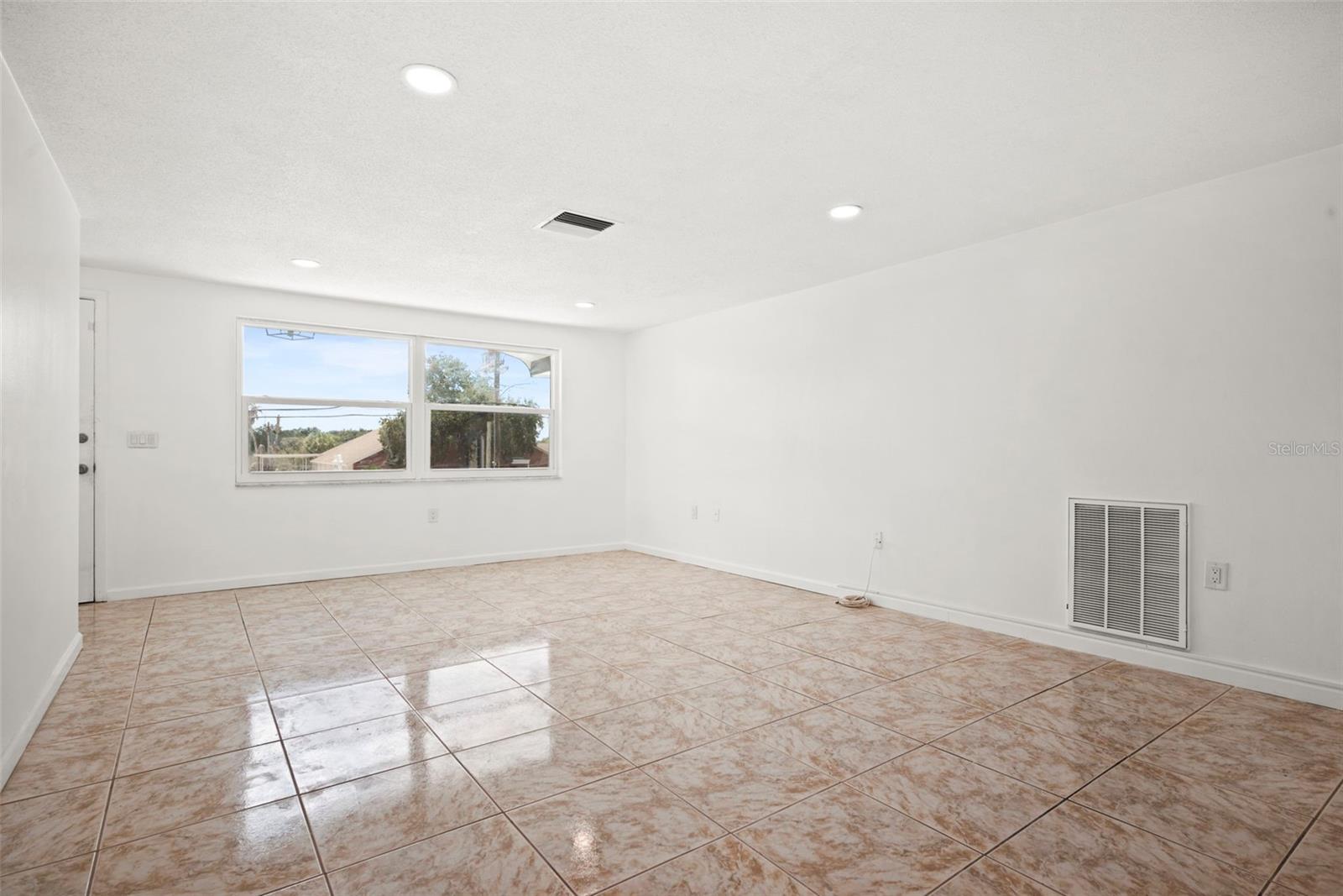 1010 Gulf Rd, Tarpon Springs, FL 34689 photo
