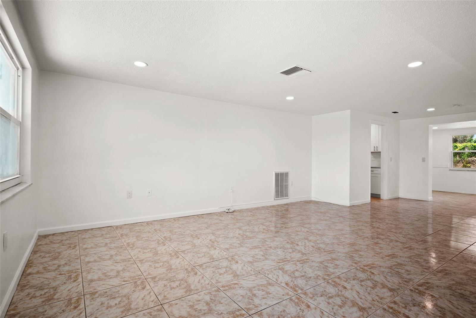 1010 Gulf Rd, Tarpon Springs, FL 34689 photo