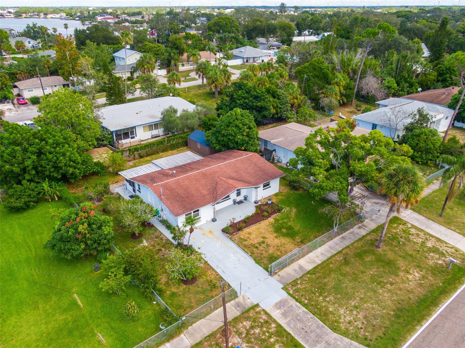 1010 Gulf Rd, Tarpon Springs, FL 34689 photo