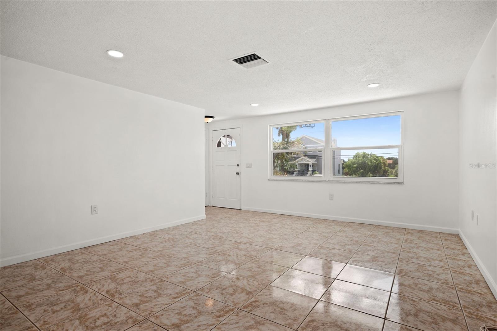 1010 Gulf Rd, Tarpon Springs, FL 34689 photo