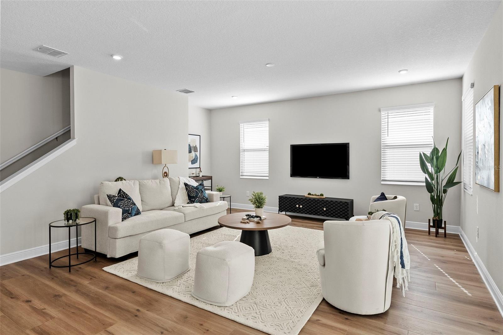 6244 29 St, Saint Petersburg, FL 33702 photo