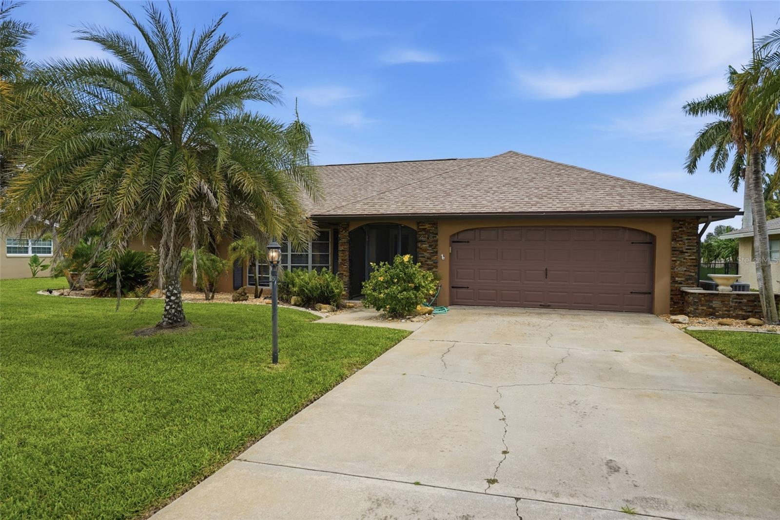 418 Avalon Dr, Cape Coral, FL 33904 photo