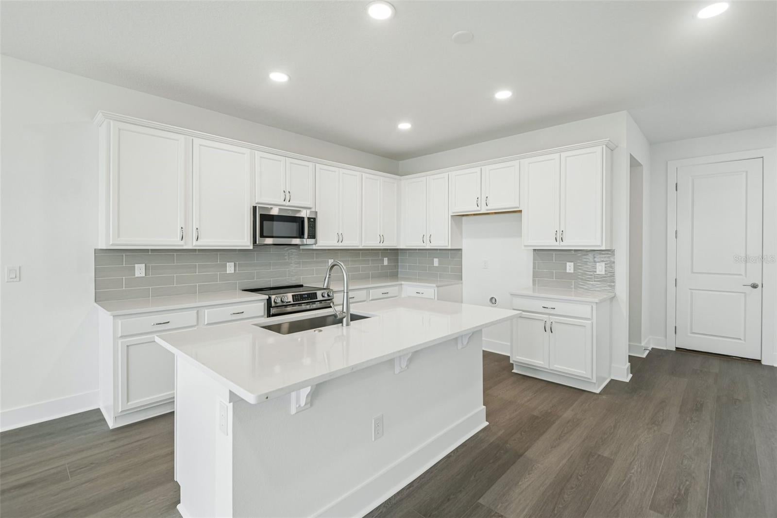 31844 Clover Fin Ct, Wesley Chapel, FL 33545 photo