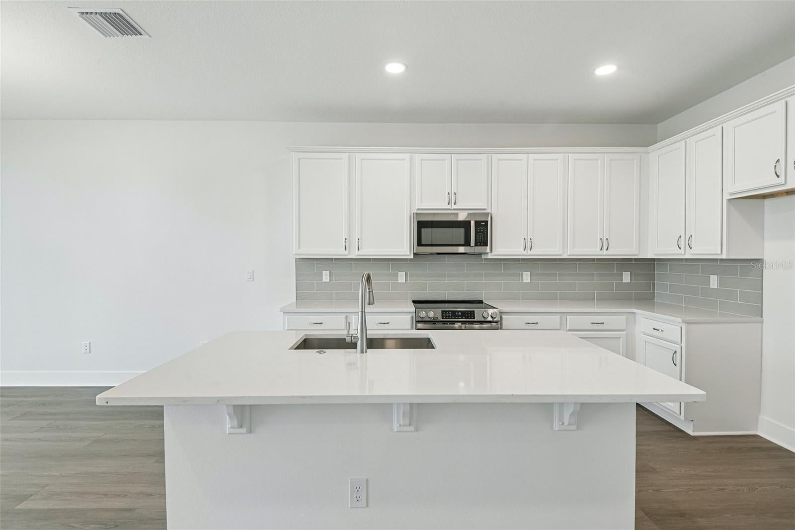 31844 Clover Fin Ct, Wesley Chapel, FL 33545 photo