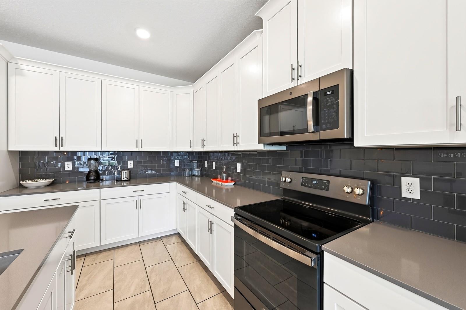 1045 Leader St, Davenport, FL 33896 photo