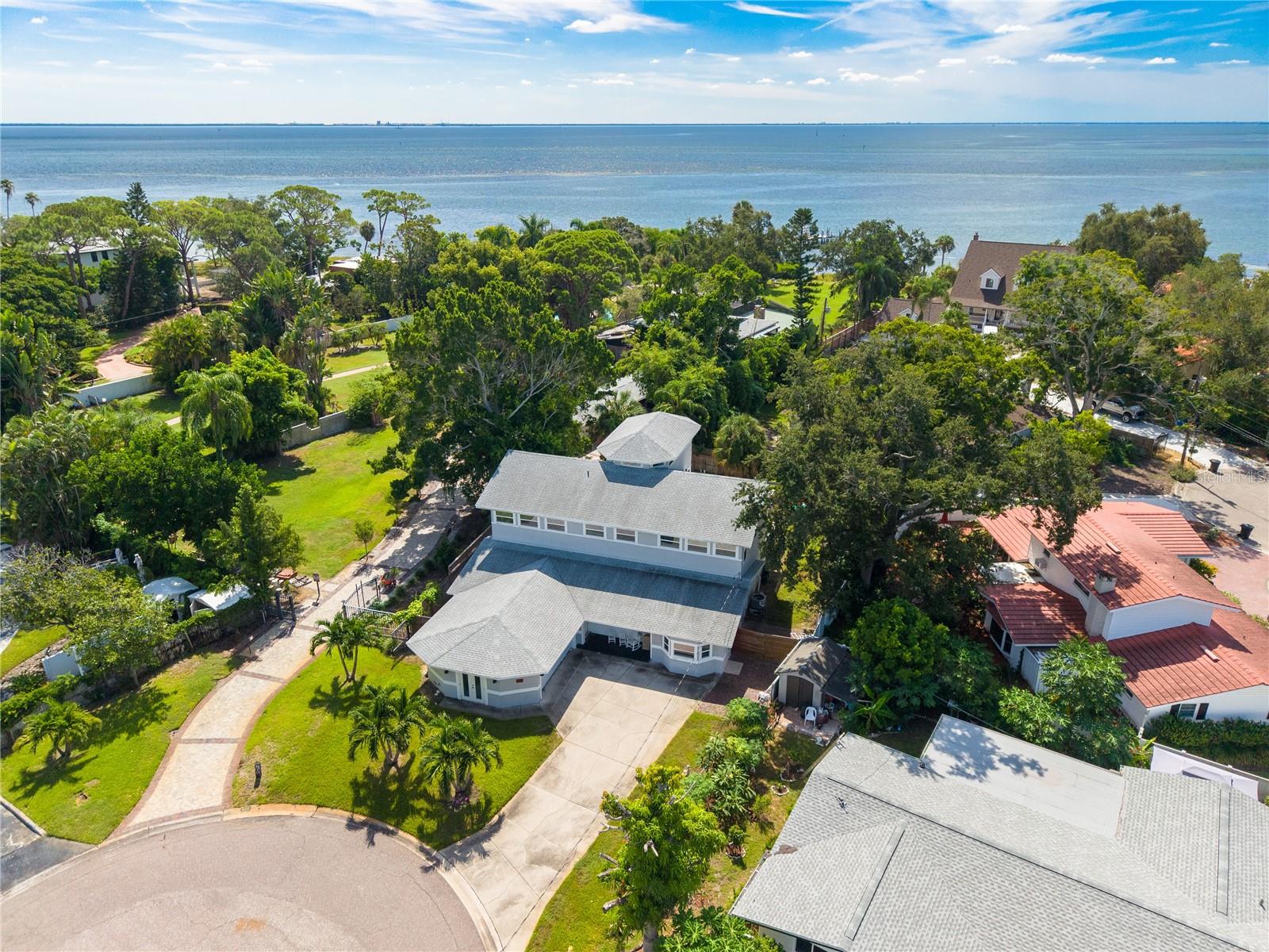 874 Serpentine Dr, Saint Petersburg, FL 33705 photo