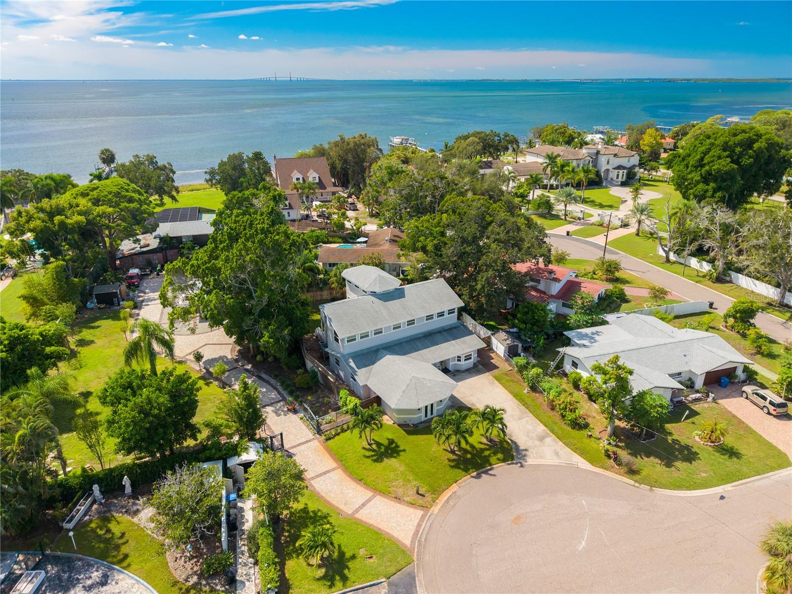 874 Serpentine Dr, Saint Petersburg, FL 33705 photo