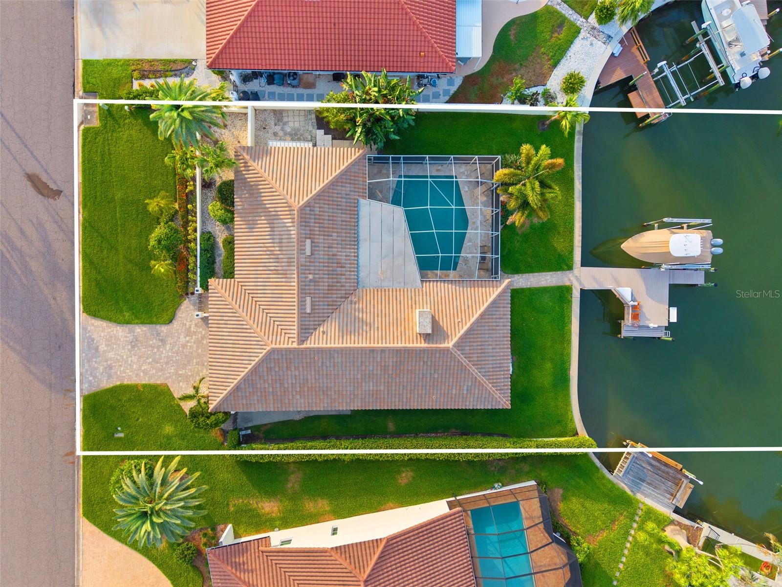 5860 Leeland St, Saint Petersburg, FL 33715 photo