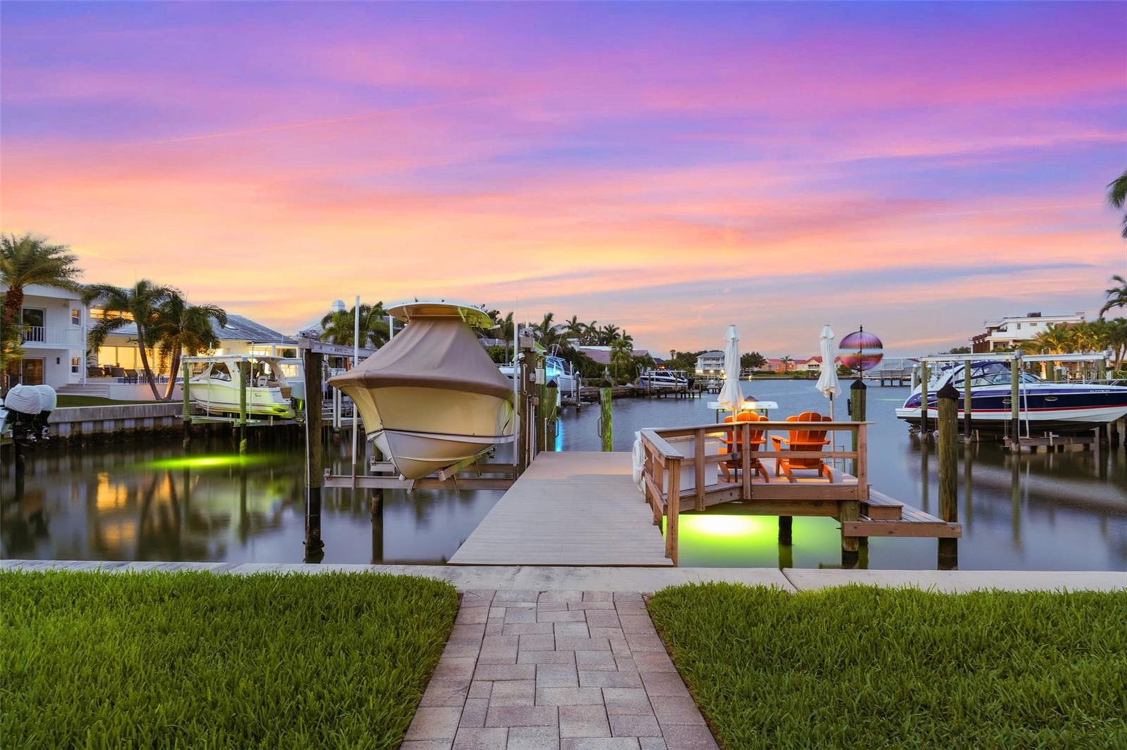 5860 Leeland St, Saint Petersburg, FL 33715 photo