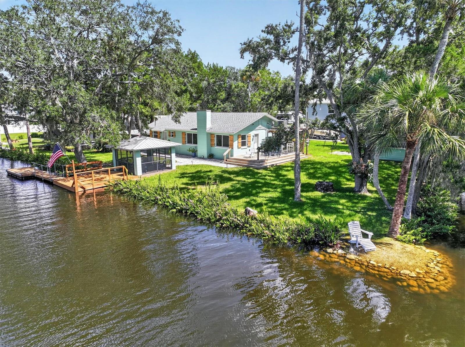 6086 Island Dr, Weeki Wachee, FL 34607