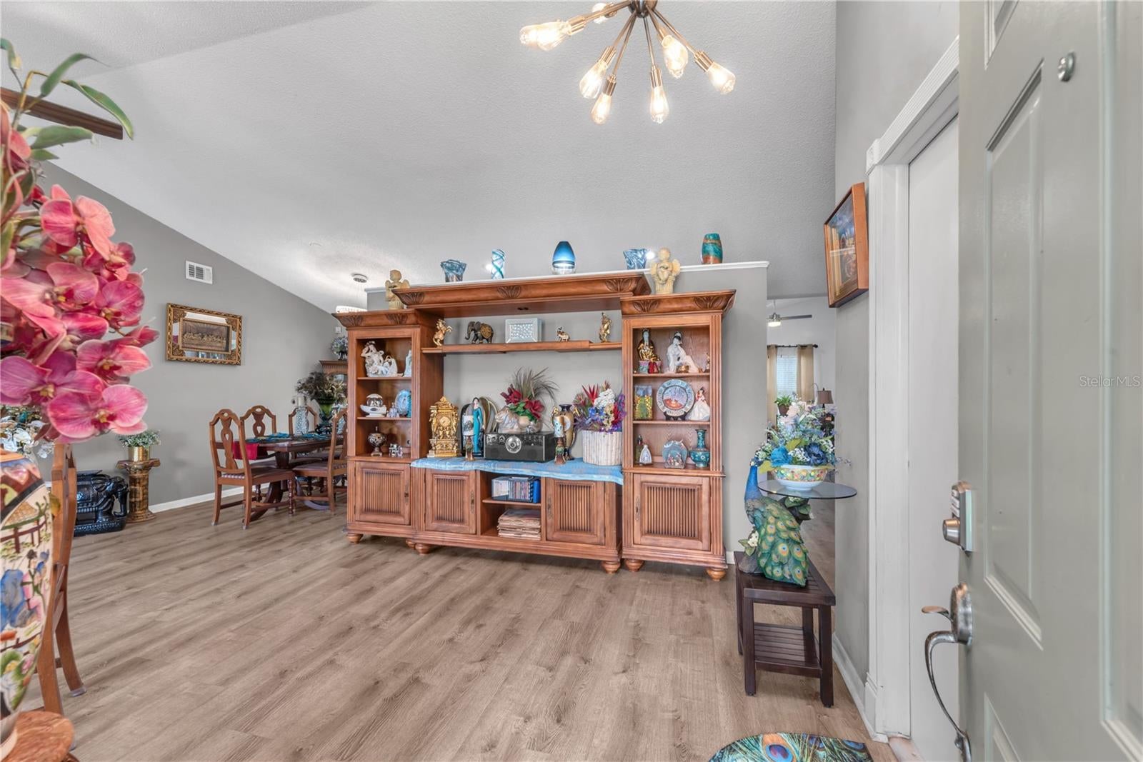 2114 W Hanna Ave, Tampa, FL 33604 photo