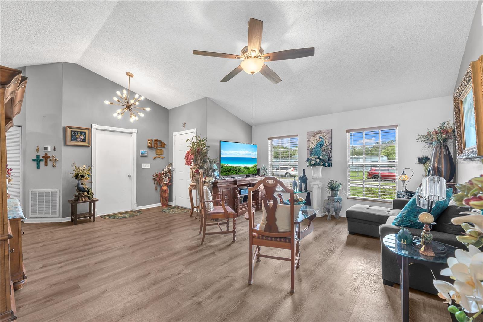 2114 W Hanna Ave, Tampa, FL 33604 photo