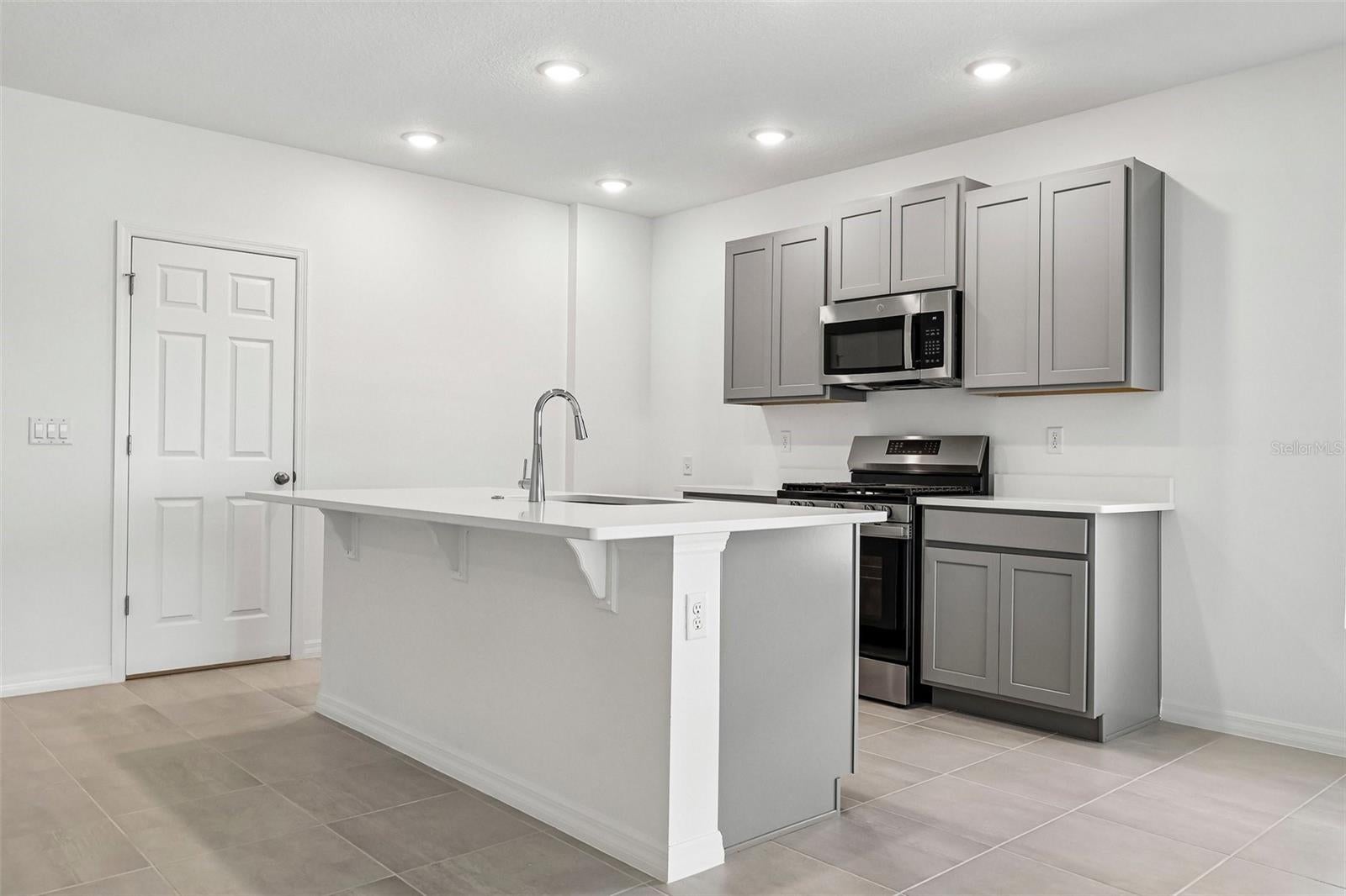 24550 Hodges Reserve Ave, Howey In The Hills, FL 34737 photo