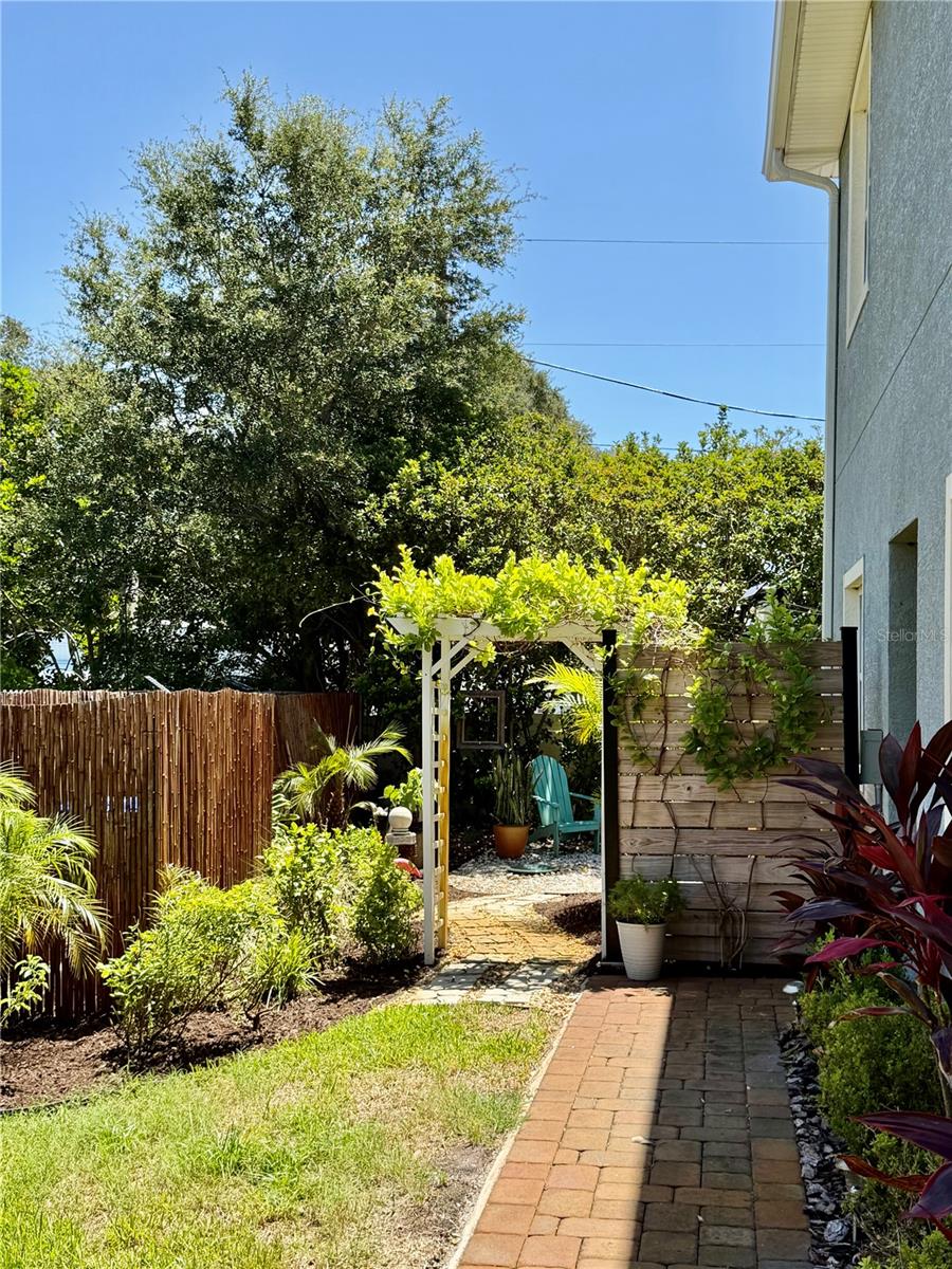 281 Ashley Ct, Dunedin, FL 34698 photo