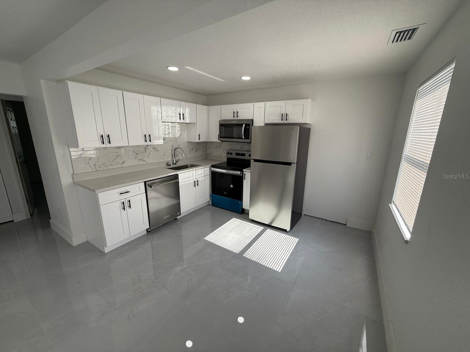 427 40 Ave, Saint Petersburg, FL 33705 photo