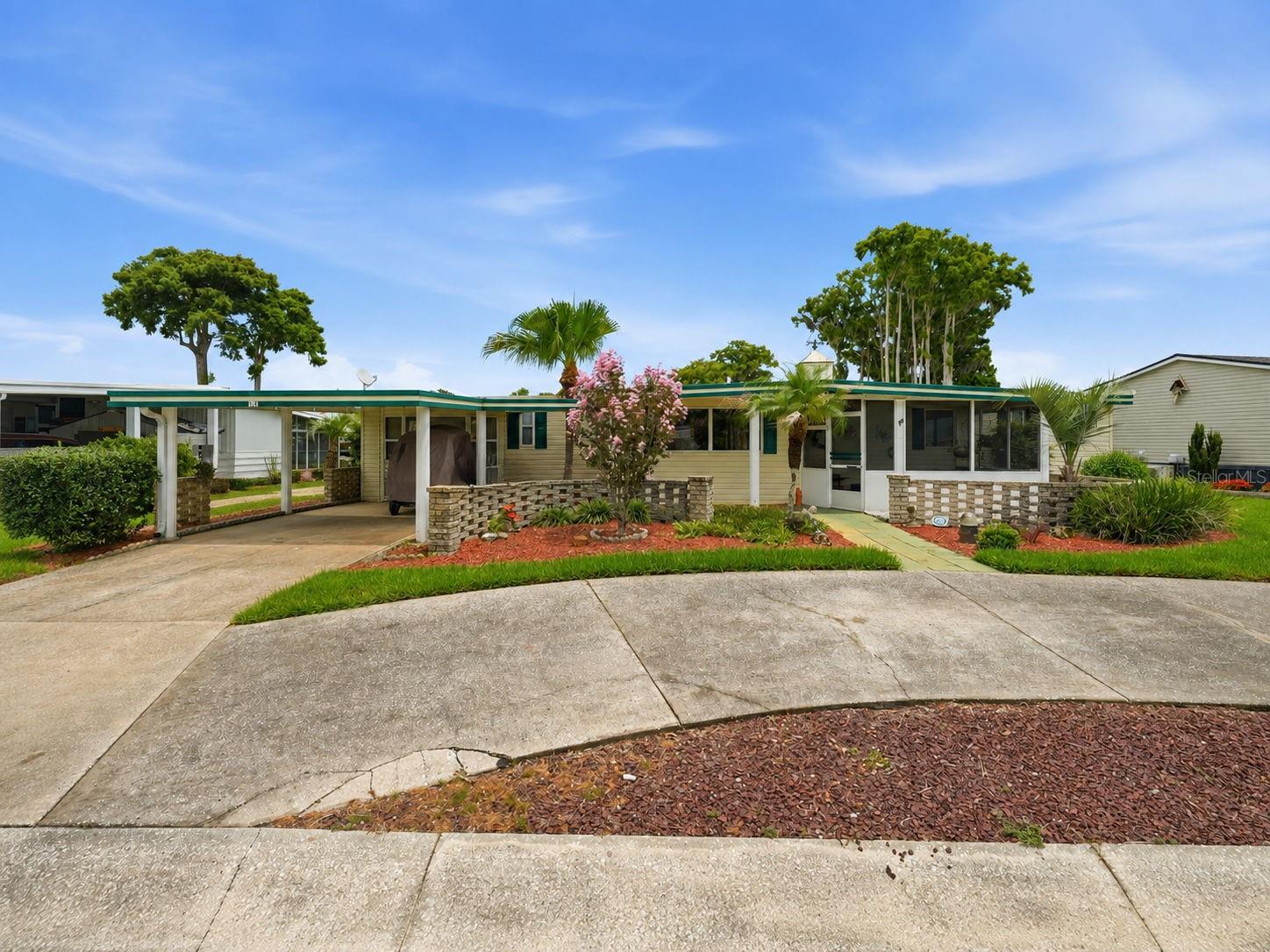 928 Morningview Dr, Tavares, FL 32778