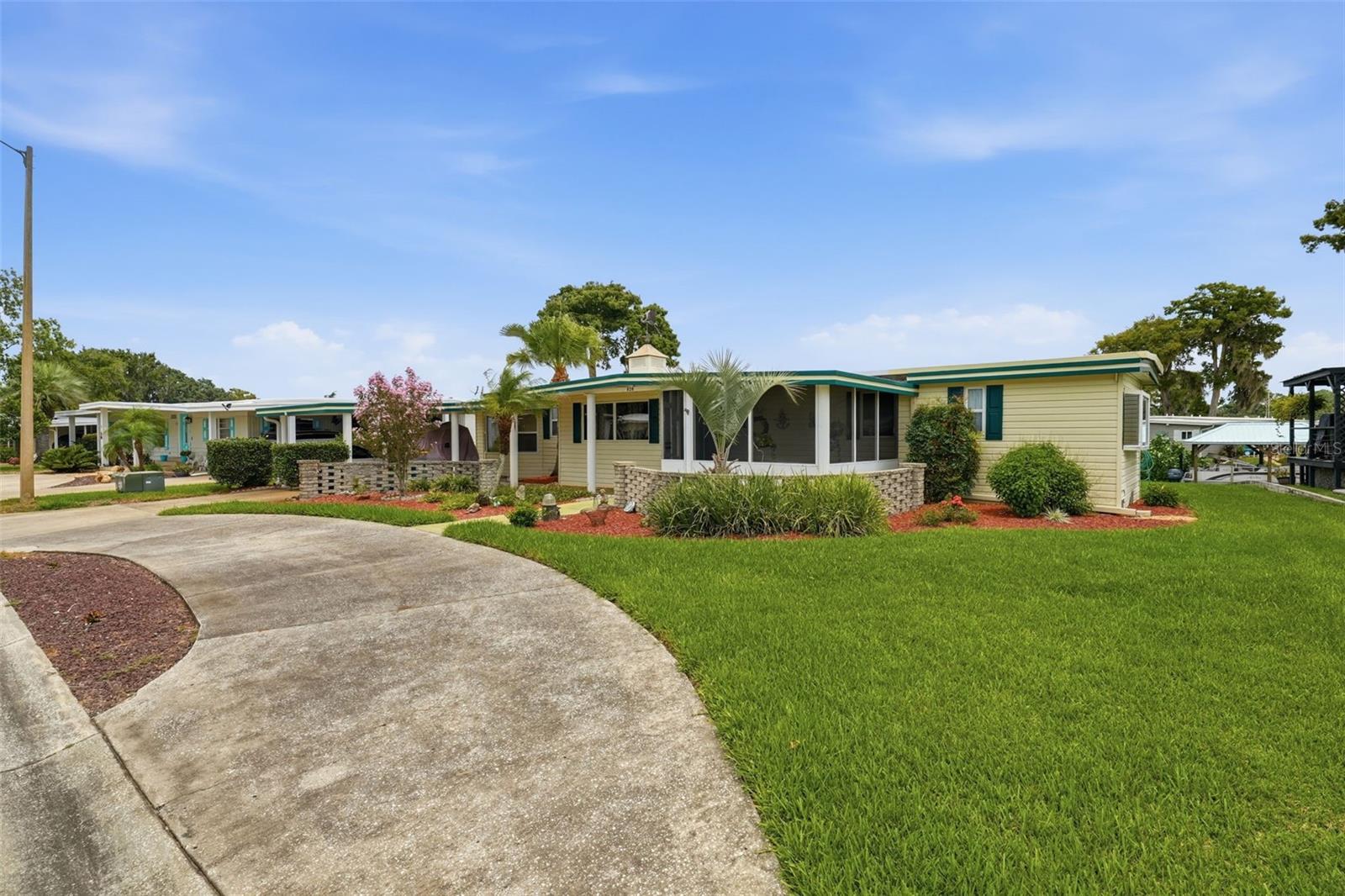 928 Morningview Dr, Tavares, FL 32778 photo