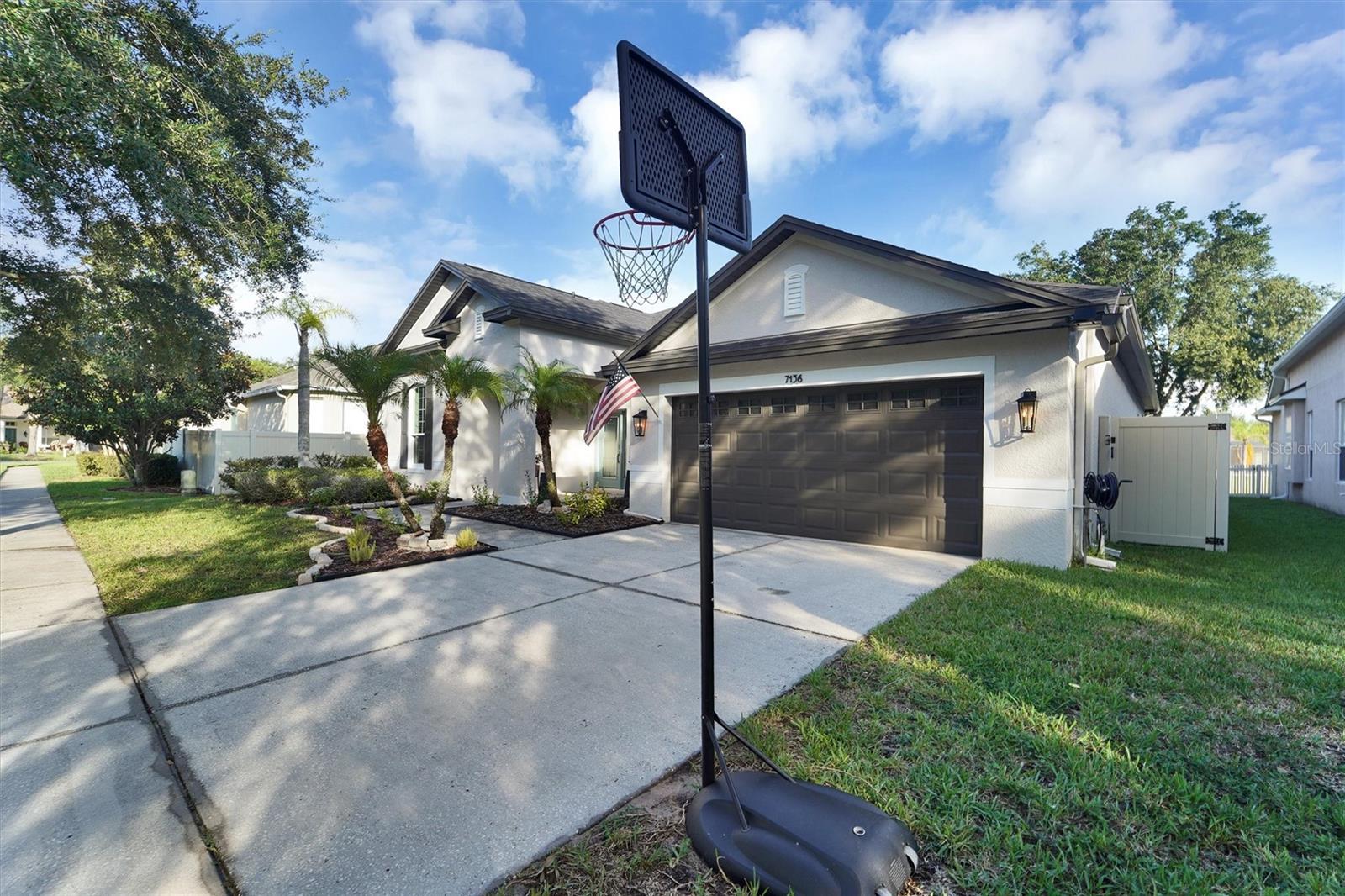 7136 Derwent Glen Cir, Land O Lakes, FL 34637 photo