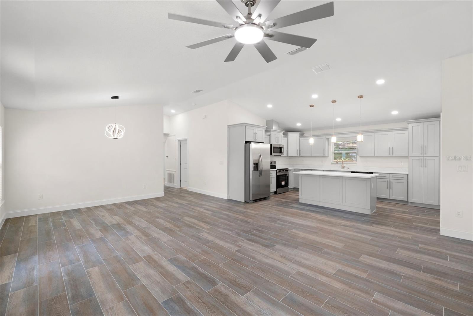 5062 80 Ln, Saint Petersburg, FL 33709 photo