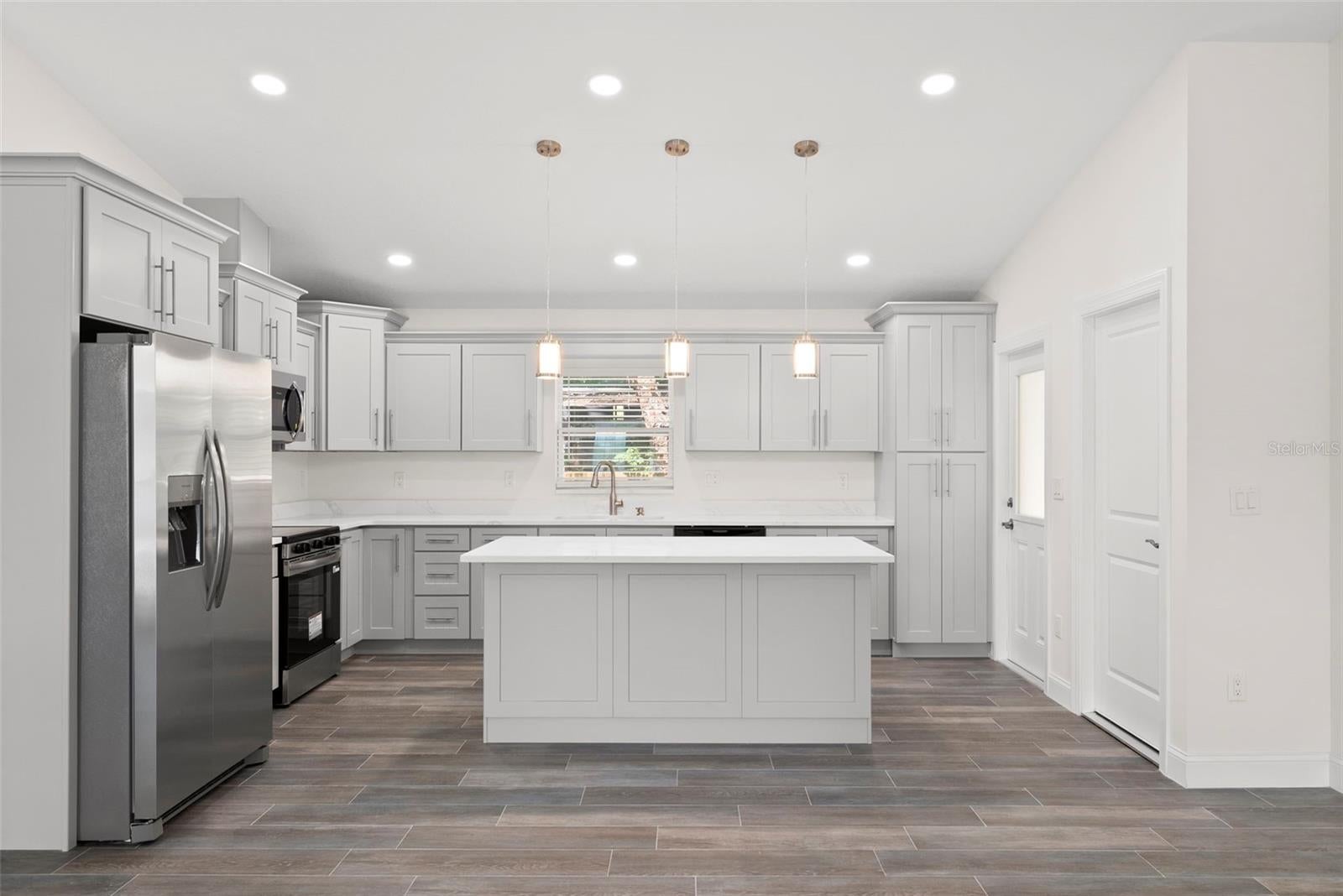 5062 80 Ln, Saint Petersburg, FL 33709 photo