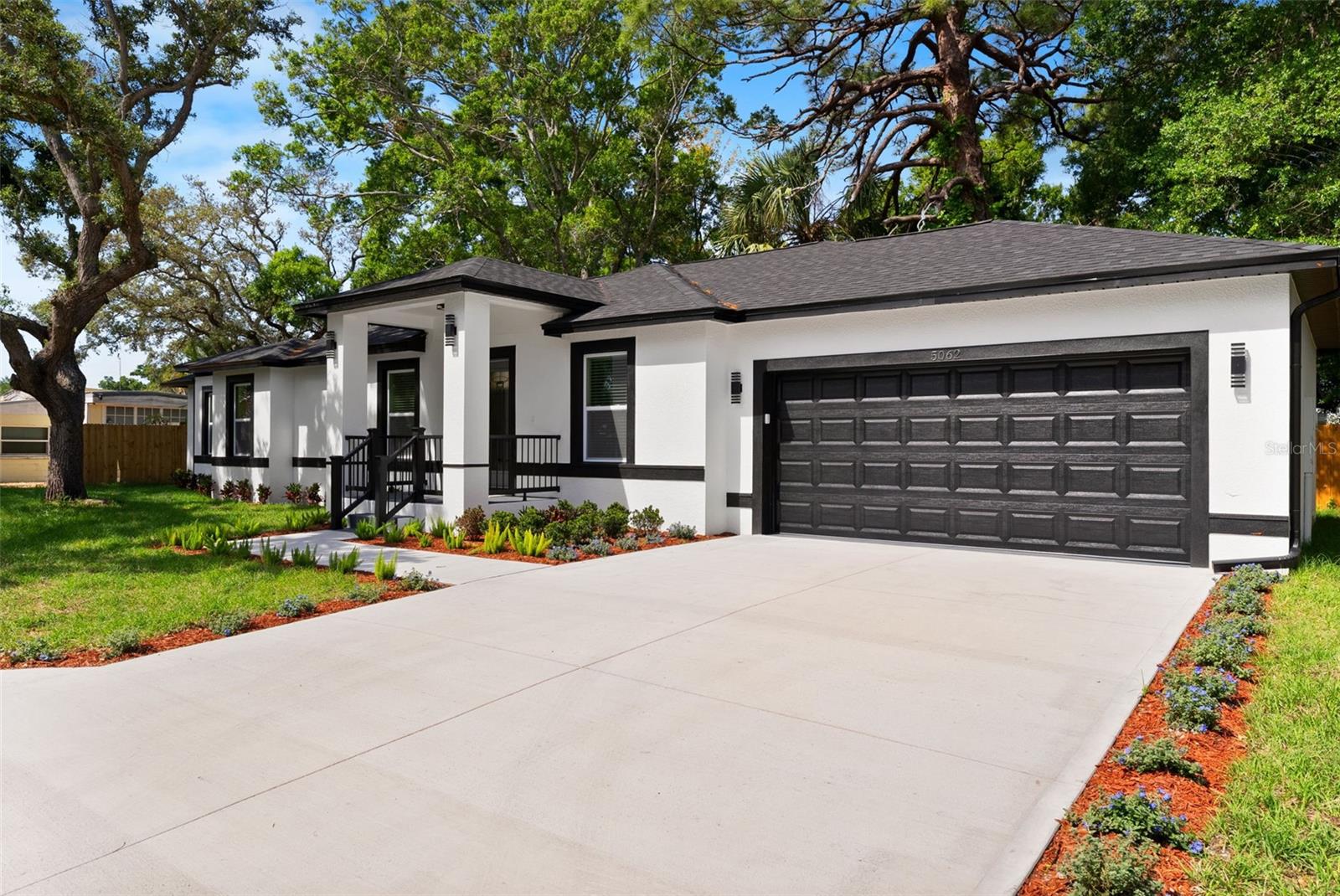 5062 80 Ln, Saint Petersburg, FL 33709 photo