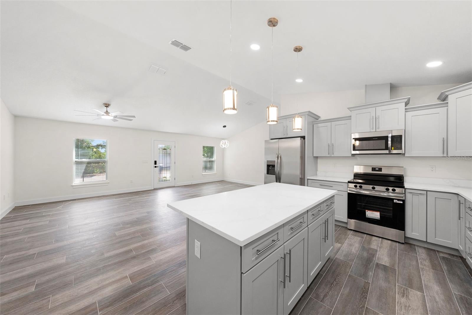 5062 80 Ln, Saint Petersburg, FL 33709 photo