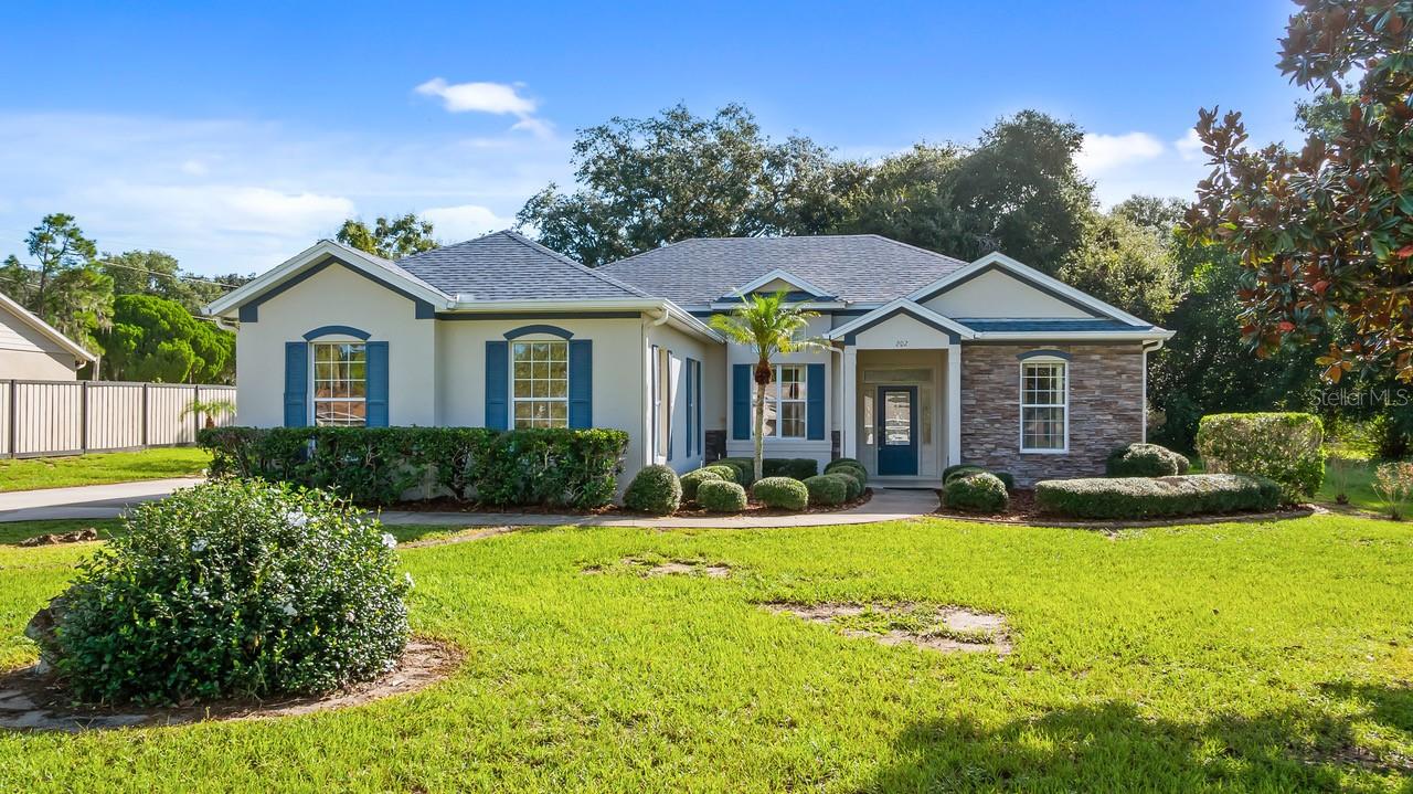 202 N Dixie Dr, Howey In The Hills, FL 34737 photo
