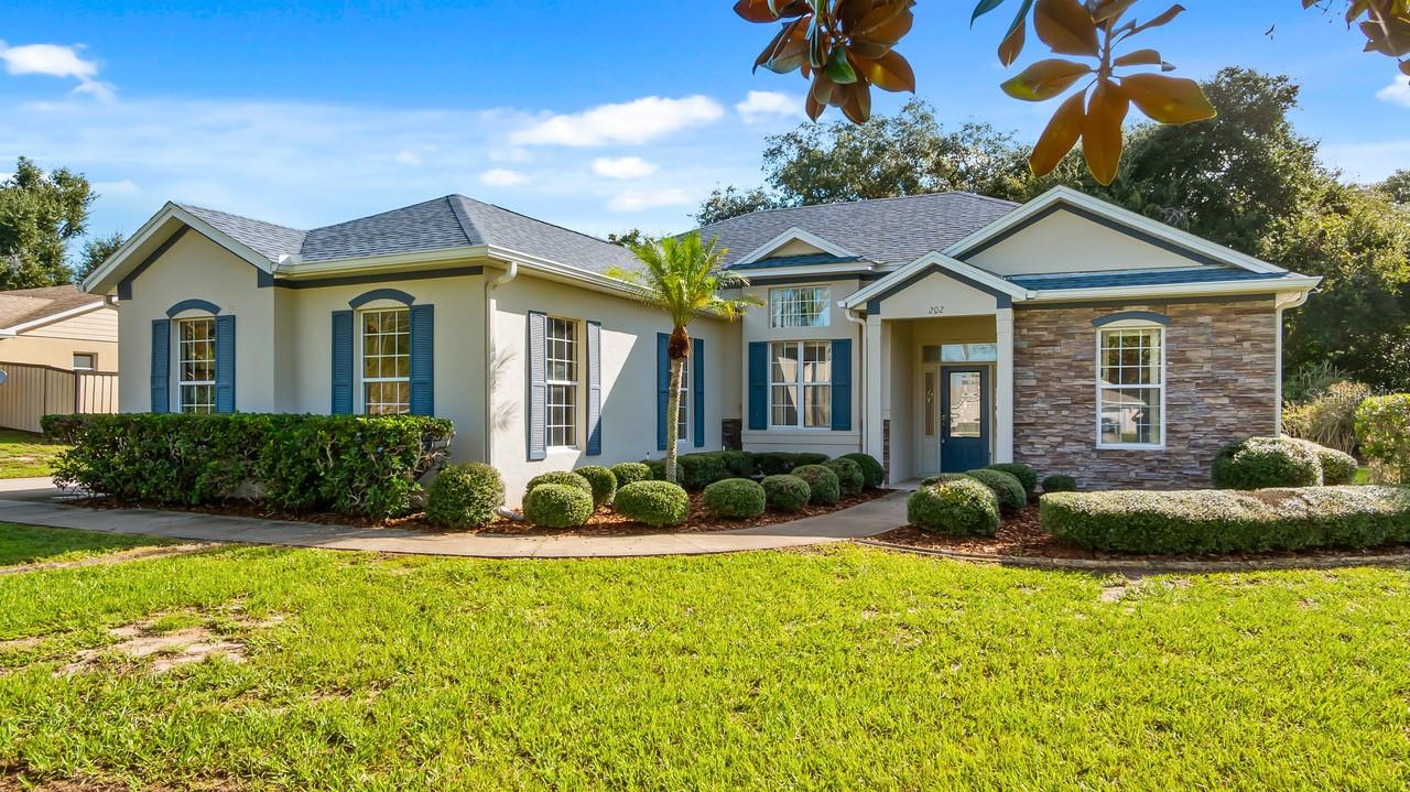 202 Dixie Dr, Howey In The Hills, FL 34737