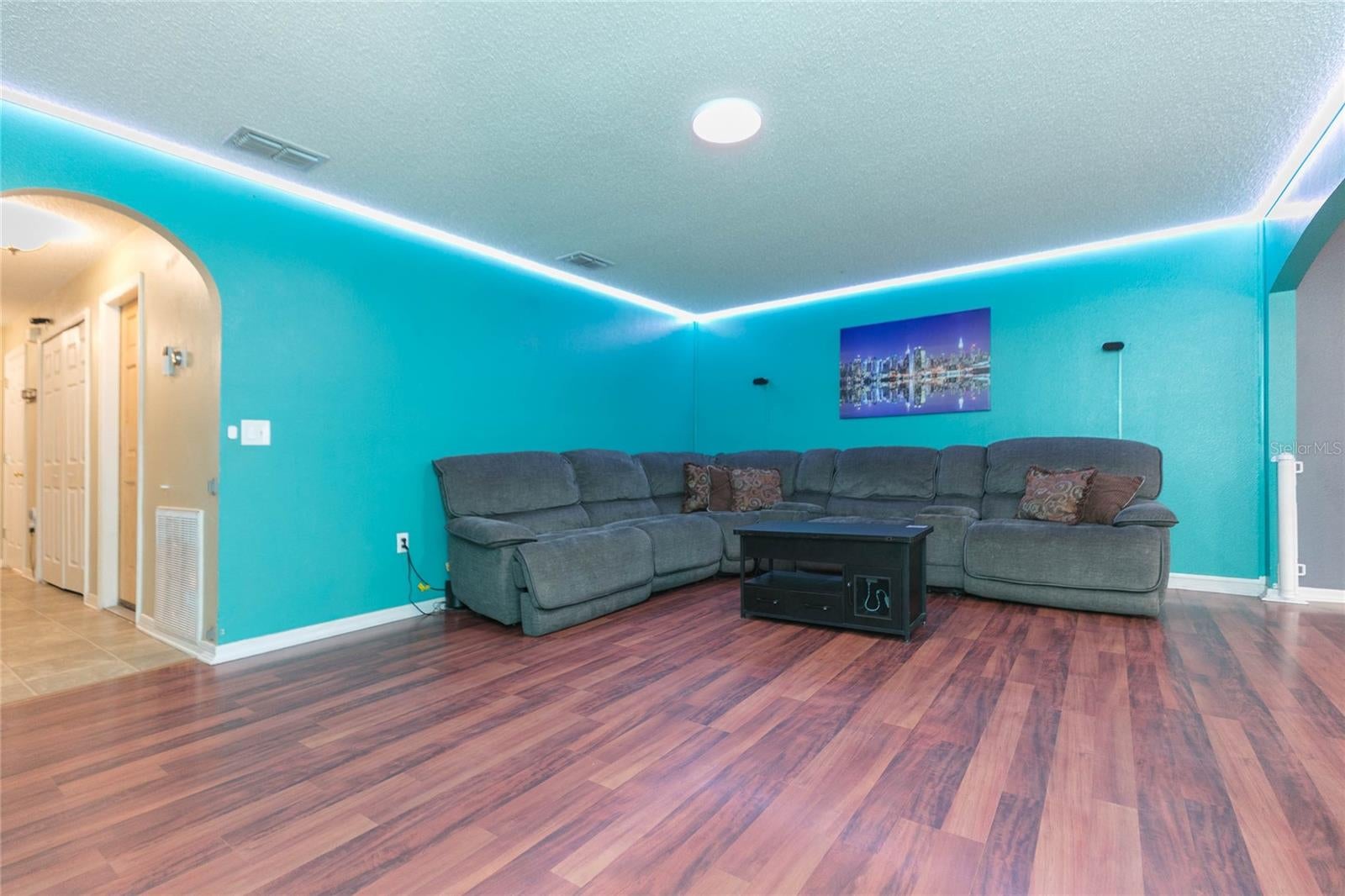 9922 Ashburn Lake Dr, Tampa, FL 33610 photo
