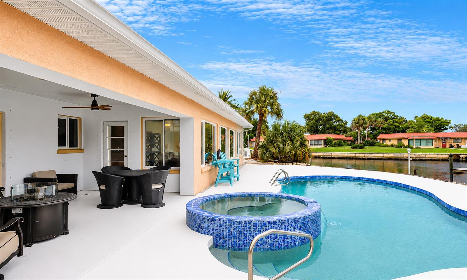 4223 Royal Palm Dr, Bradenton, FL 34210 photo