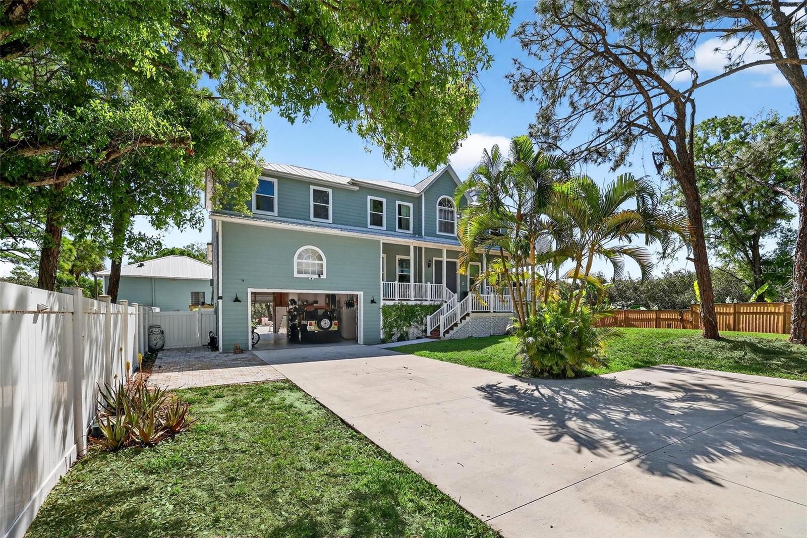 4433 Sweetwater Dr, Tampa, FL 33615 photo