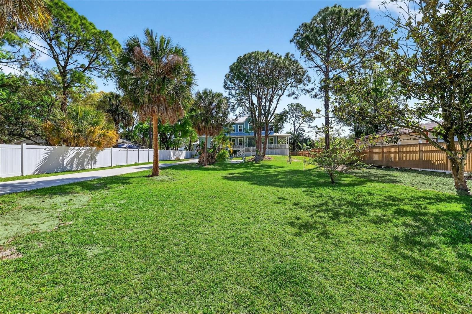 4433 Sweetwater Dr, Tampa, FL 33615 photo